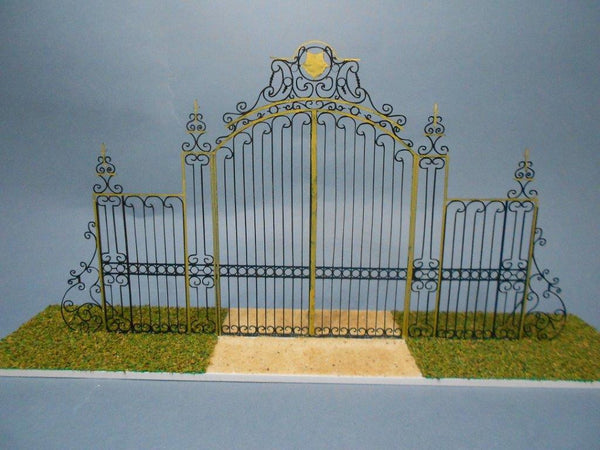 Grille d'entrée du château de La Ronce