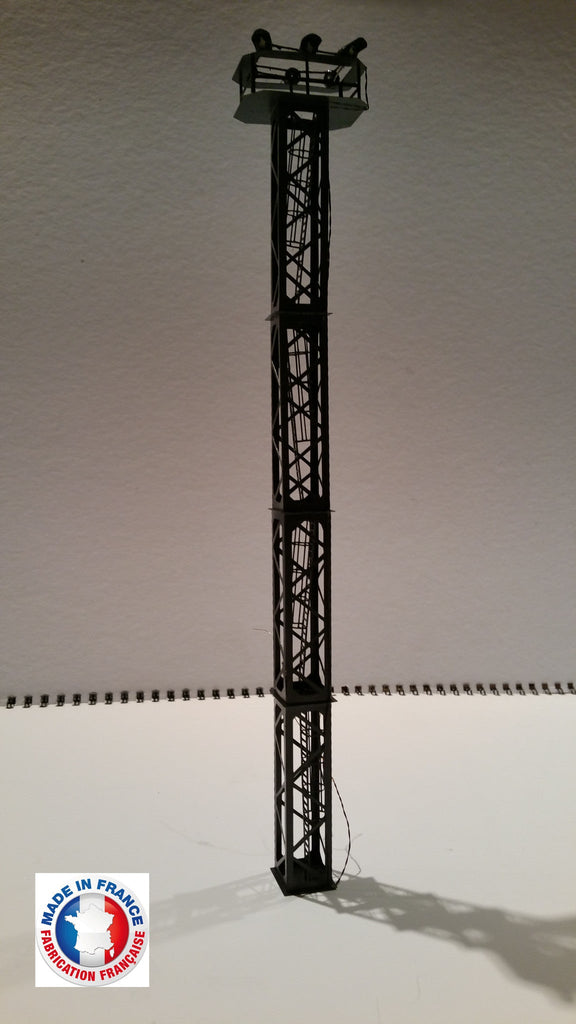 PYL06-1/72-Kit pylone / mât eclairage 6 niveaux avec 6 projecteurs blanc froid